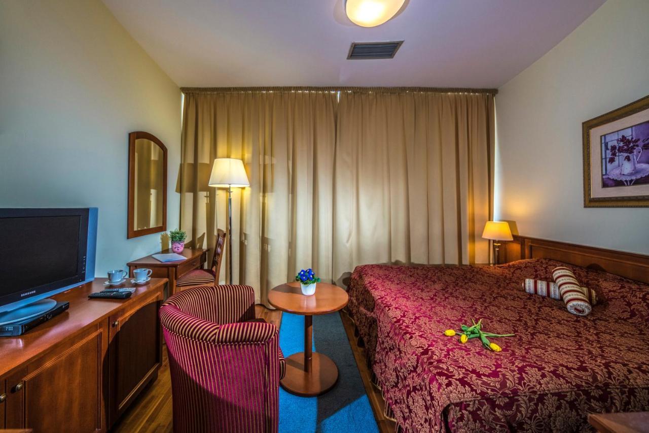 Hotel Forest Hills Zirc Luaran gambar