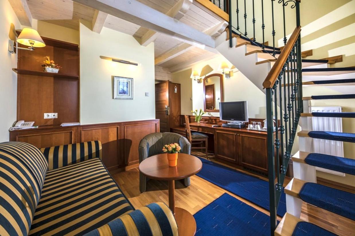 Hotel Forest Hills Zirc Luaran gambar