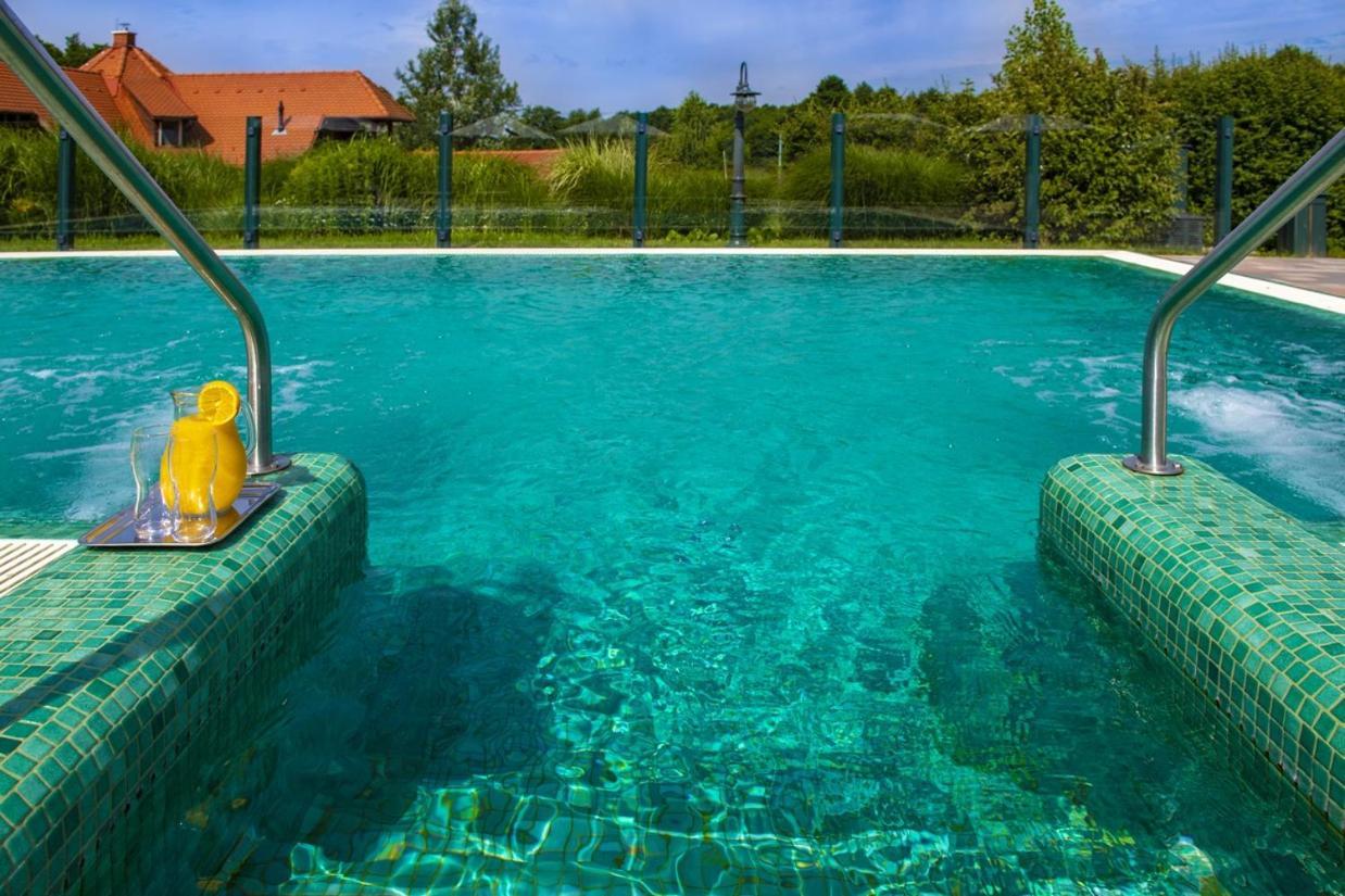 Hotel Forest Hills Zirc Luaran gambar